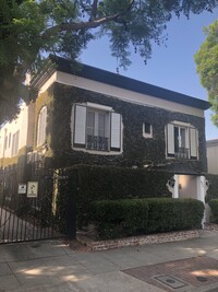 8276 Norton Ave in West Hollywood, CA - Foto de edificio - Building Photo