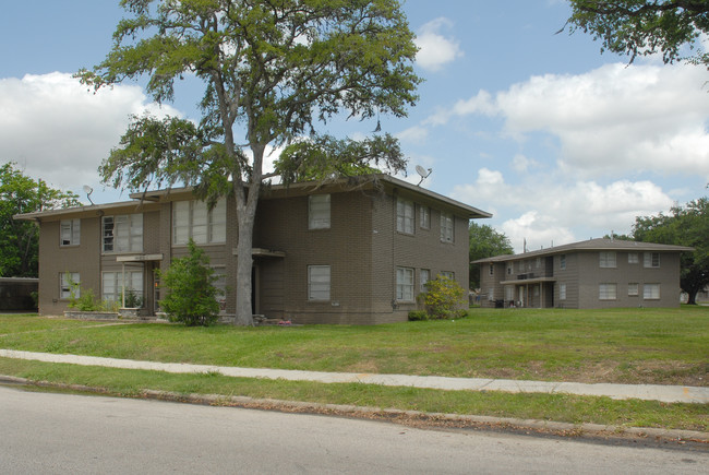 San Jacinto Garden Apartments in Houston, TX - Building Photo - Building Photo