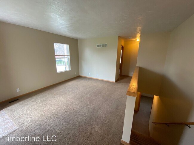 330 Sycamore Dr in Lincoln, NE - Foto de edificio - Building Photo