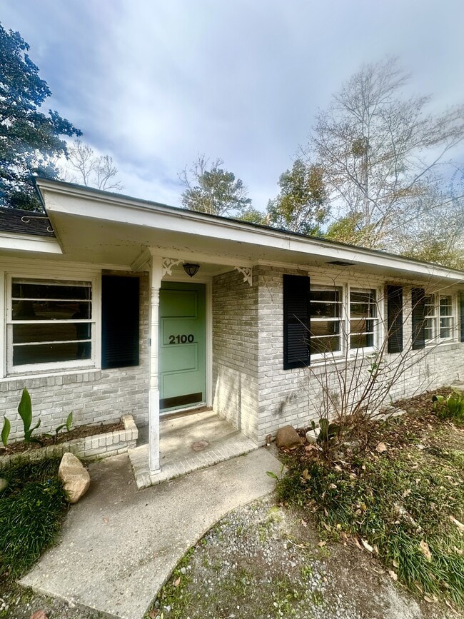 property at 2100 Park Ln