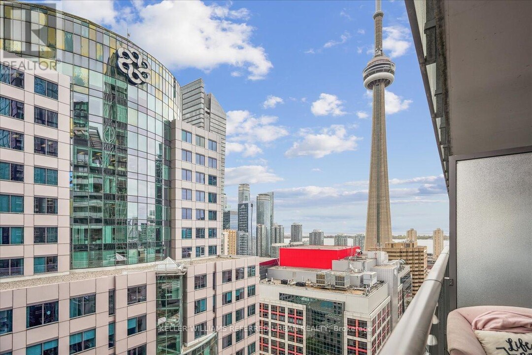 8-2608 Mercer St in Toronto, ON - Building Photo
