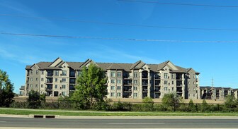 The Courtyards on Main in Milton, ON - Building Photo