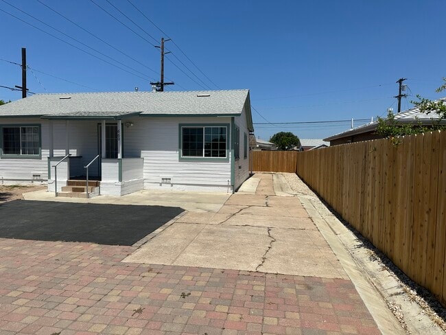 660 W 7th Ave in Escondido, CA - Building Photo - Building Photo