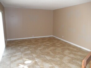 153 Woodland Rd in Palm Springs, FL - Foto de edificio - Building Photo