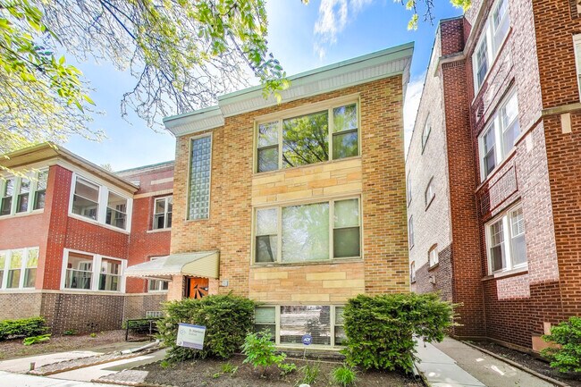 property at 5140 N Leavitt St