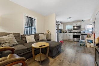 19 Alfred St in Everett, MA - Building Photo - Building Photo