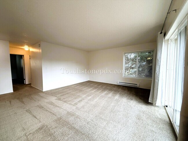 5812 SE Milwaukie Ave-Unit -5812-5 in Portland, OR - Building Photo - Building Photo