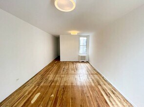 72-45 60th Ln in Queens, NY - Building Photo - Building Photo