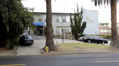 Copa Towers Apartments in Sherman Oaks, CA - Building Photo - Building Photo