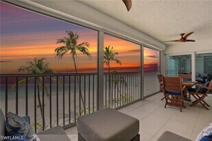 9517 Gulf Shore Dr in Naples, FL - Building Photo