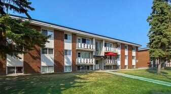 Terra Vista Gardens in Edmonton, AB - Building Photo