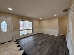 1012 Vine St in Streamwood, IL - Building Photo - Building Photo