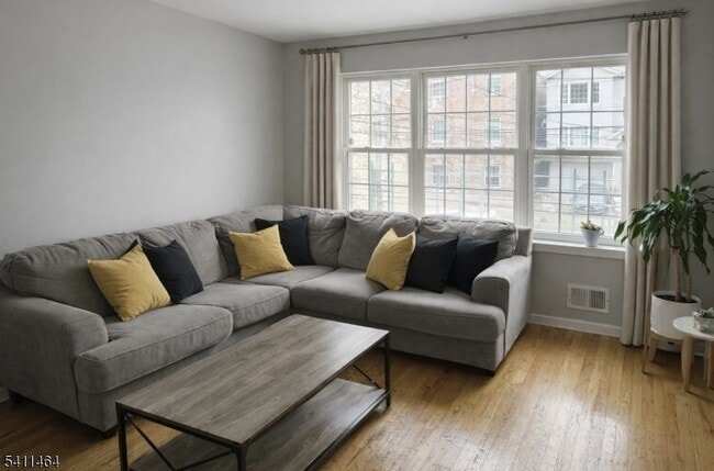 1031 E Grand St in Elizabeth, NJ - Building Photo - Building Photo