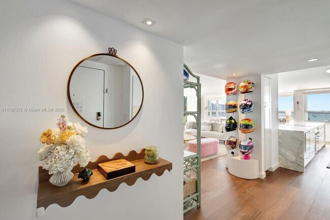 11 Island Ave in Miami Beach, FL - Building Photo - Building Photo