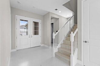 5715 Bristlecone Cmns in Westlake, FL - Foto de edificio - Building Photo