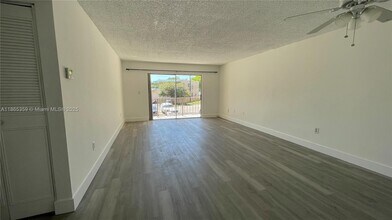 11925 NE 2nd Ave in Miami, FL - Building Photo - Building Photo