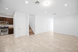 6907 Pines Cir in Coconut Creek, FL - Building Photo - Building Photo