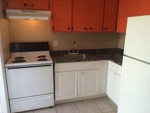 2871 NW 12th Ct in Fort Lauderdale, FL - Building Photo - Building Photo