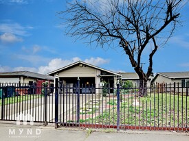 7304 Lawnwood Dr in Sacramento, CA - Building Photo