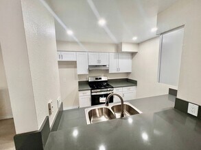 7003 Haskell Ave in Los Angeles, CA - Building Photo - Building Photo