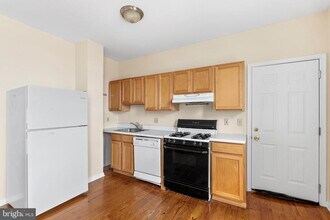 321-23 N Front St in Philadelphia, PA - Building Photo - Building Photo