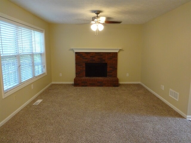 881 Simon Park Cir in Lawrenceville, GA - Foto de edificio - Building Photo