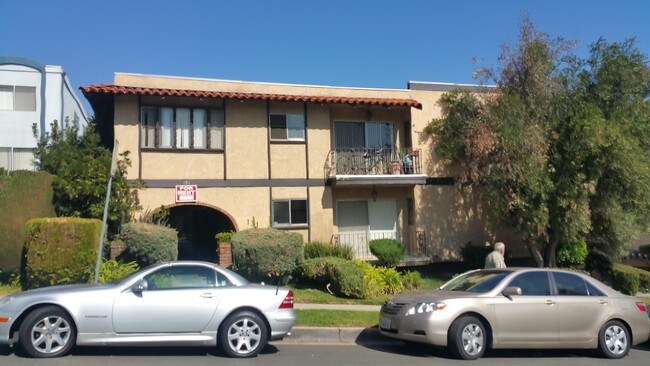 131 W 64th Pl, Unit 6