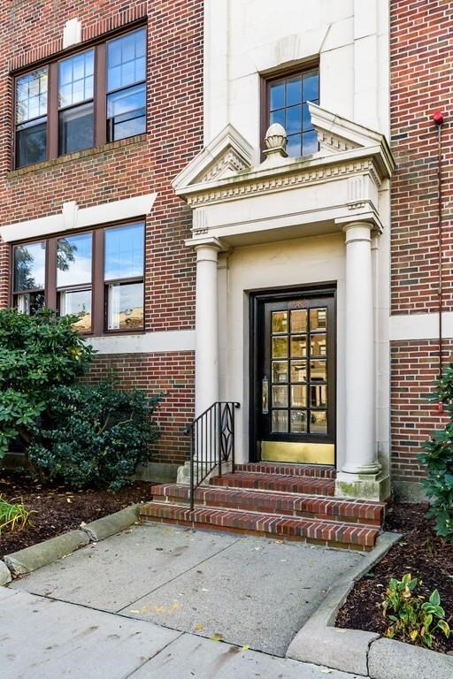 1982 Commonwealth Ave in Boston, MA - Foto de edificio - Building Photo