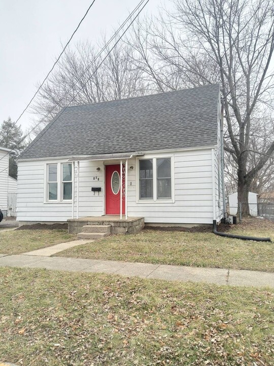 202 W Boston St in Syracuse, IN - Foto de edificio