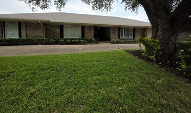 3202 Overton Park Dr W in Fort Worth, TX - Building Photo - Building Photo