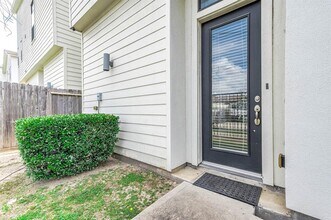 24 N Hutcheson St in Houston, TX - Building Photo - Building Photo