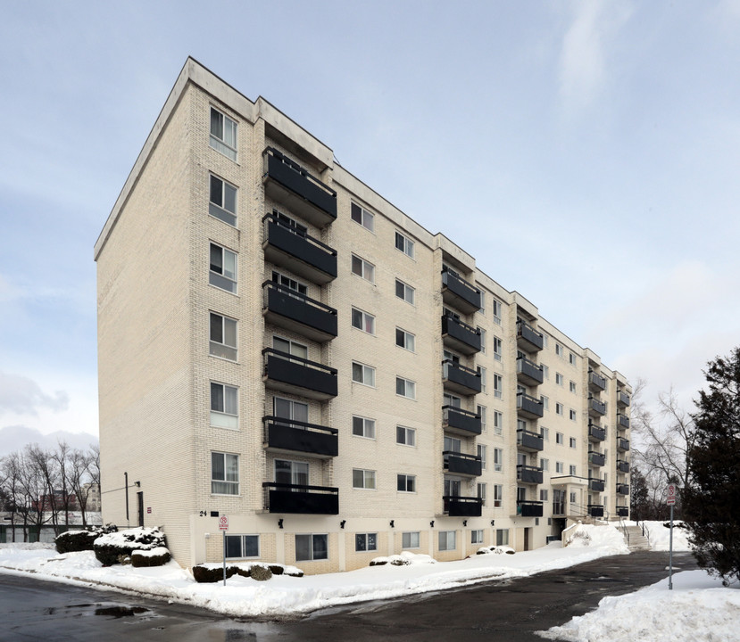 Huntington Place in Kitchener, ON - Building Photo