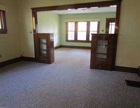 240 W Main St in Andover, OH - Foto de edificio - Interior Photo