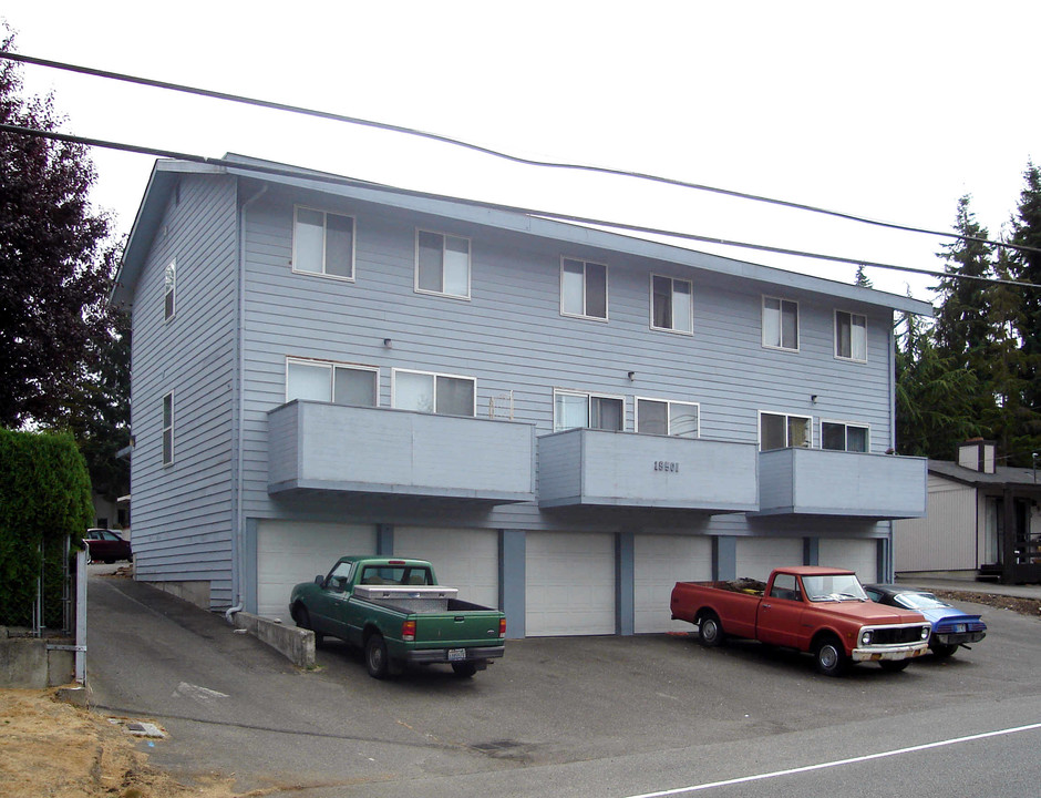 19501 80th Ave W in Edmonds, WA - Building Photo