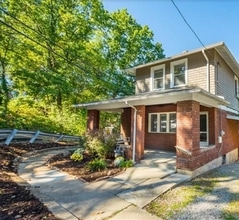 2324 Woodward Ave in Pittsburgh, PA - Building Photo - Building Photo