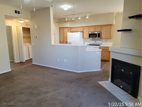 1050 E Cactus Ave in Las Vegas, NV - Building Photo - Building Photo