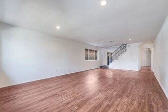 540 E Hyde Park Pl in Inglewood, CA - Foto de edificio - Building Photo