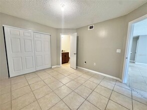 401 Fountainhead Cir in Kissimmee, FL - Foto de edificio - Building Photo