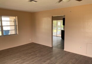 7150 Fair Oaks St in Spring Hill, FL - Building Photo - Building Photo