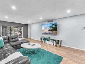 6201 N Falls Cir Dr in Lauderhill, FL - Building Photo - Building Photo