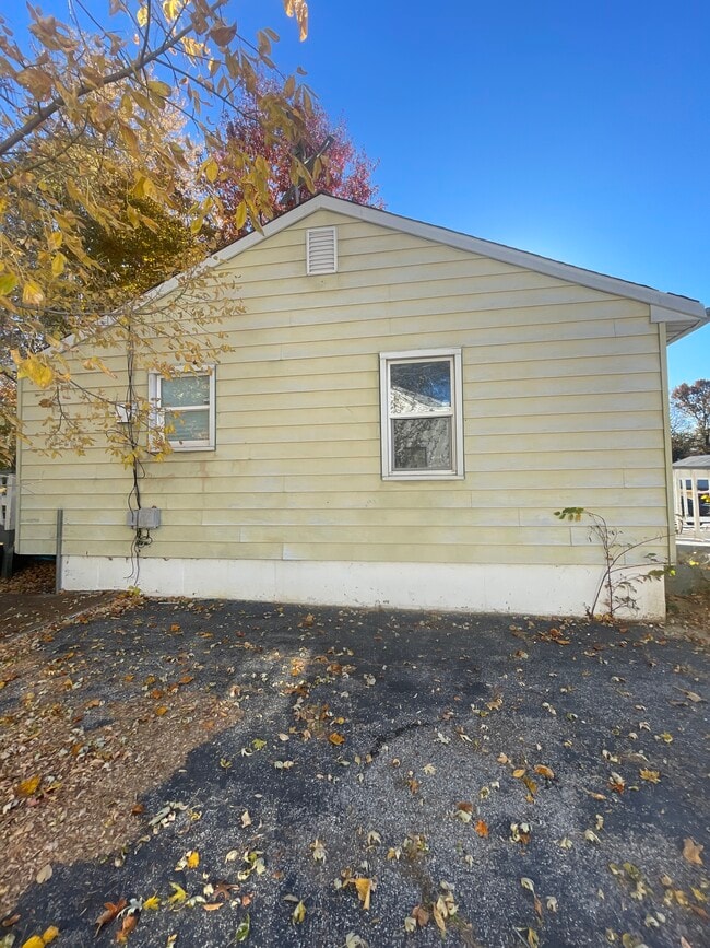 9145 Loganberry Ln in St. Louis, MO - Building Photo - Building Photo