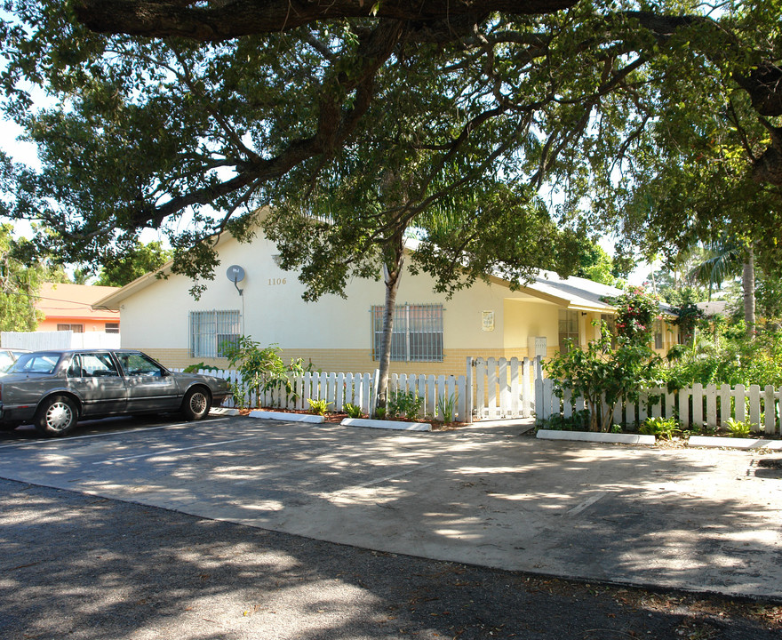 Angel Apartments in Fort Lauderdale, FL - Building Photo