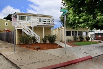 152 C Leibrandt Ave 3 Bed/2 Bath in Santa Cruz, CA - Foto de edificio - Building Photo