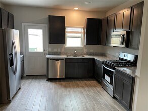 827 Redinger Ridge Dr in Huffman, TX - Building Photo - Building Photo