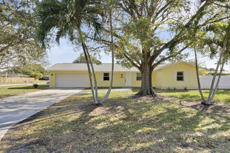 678 Riverside Dr in Palm Beach Gardens, FL - Building Photo - Building Photo