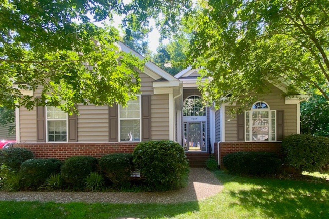 5285 Queen Bishop Ln in Williamsburg, VA - Building Photo