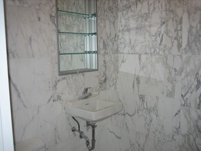 2335 31st Dr in Astoria, NY - Foto de edificio - Other