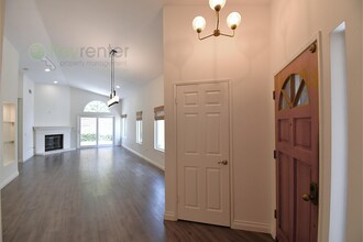15743 Caminito Atico in San Diego, CA - Building Photo - Building Photo