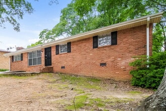 1072 Laurel Ln NW in Conyers, GA - Building Photo - Building Photo