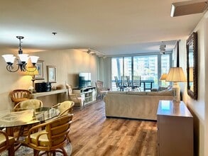 1095 Gulf of Mexico Dr in Longboat Key, FL - Building Photo - Building Photo